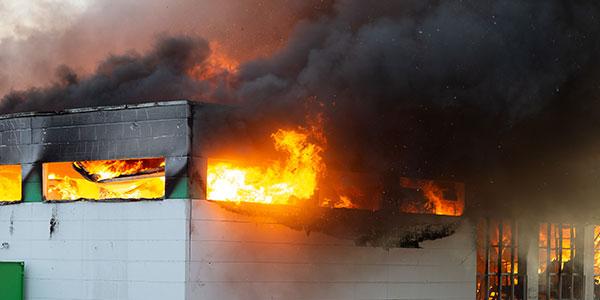 Schutz vor Brand und Explosion | © stock.adobe.com - Spunx